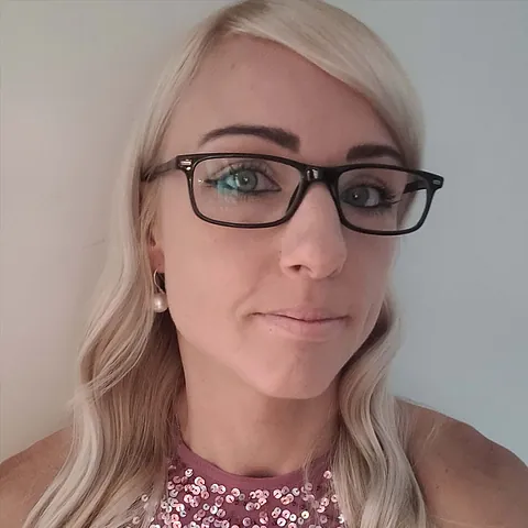 Sandra SZAKAL